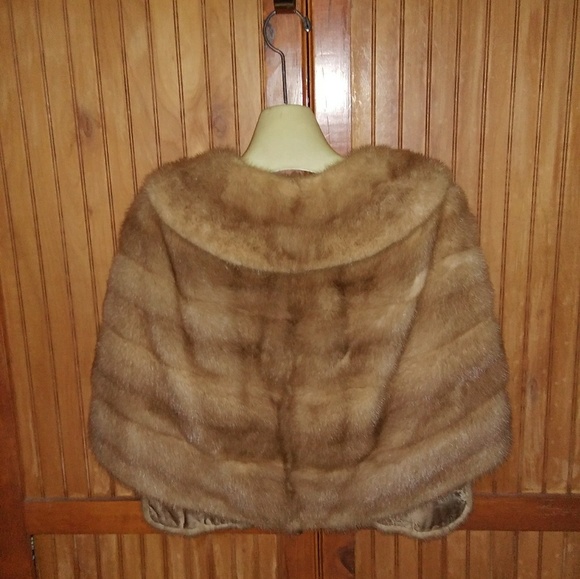 Hand Pieced Blonde Mink Cape/Stole - Picture 2 of 3
